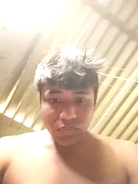 Snapshot of Leoh28 chatting on 04/18/26, 05:17 Leoh28 online show from 04/18/26, 05:17