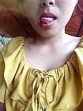 Snapshot of Small_flower1 chatting on 03/31/26, 02:35 Small flower1 online show from 03/31/26, 02:35