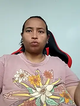 Snapshot of BustySexy_Nataly chatting on 04/10/26, 05:23 BustySexy Nataly online show from 04/10/26, 05:23