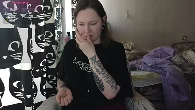 Snapshot of Ozalin_ chatting on 04/20/26, 09:34 Ozalin online show from 04/20/26, 09:34