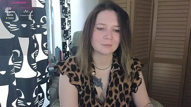 Snapshot of Ozalin_ chatting on 06/19/26, 01:26 Ozalin online show from 06/19/26, 01:26