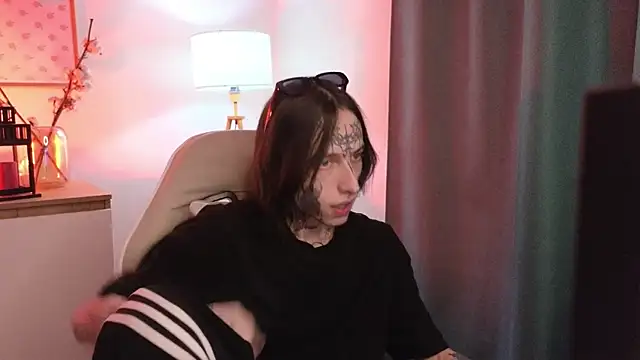 Snapshot of swagamee chatting on 04/18/26, 09:04 swagamee online show from 04/18/26, 09:04