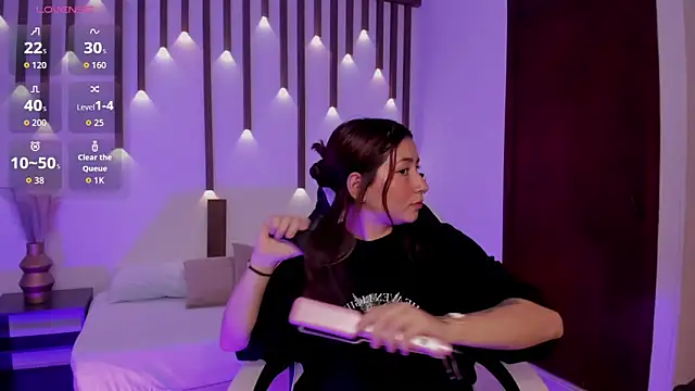 Snapshot of charlottee27_ chatting on 04/11/26, 02:16 charlottee27 online show from 04/11/26, 02:16