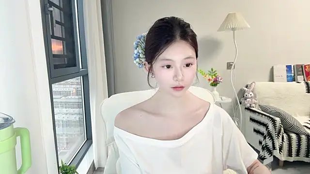 Snapshot of DYyyyyy-- chatting on 06/04/26, 11:05 DYyyyyy-- online show from 06/04/26, 11:05