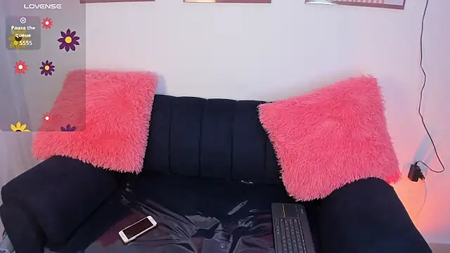 Snapshot of chloe_petite2 chatting on 02/19/26, 01:51 chloe petite2 online show from 02/19/26, 01:51