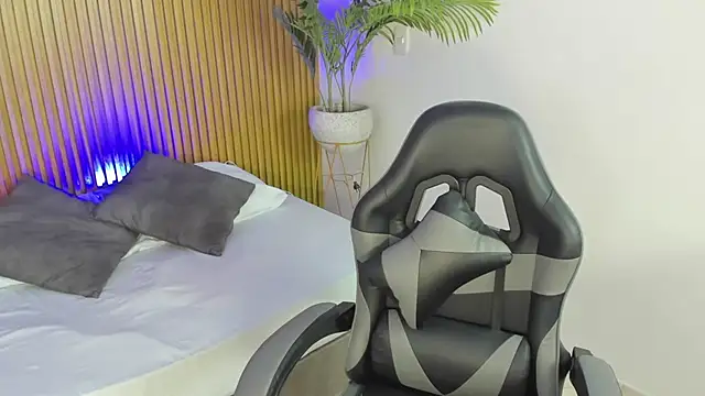 milaack  online show from 02/16/26, 07:32