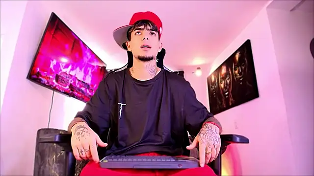 Snapshot of miguel_aguirre_ chatting on 02/03/26, 01:38 miguel aguirre online show from 02/03/26, 01:38