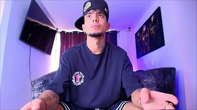 Snapshot of miguel_aguirre_ chatting on 02/13/26, 12:45 miguel aguirre online show from 02/13/26, 12:45