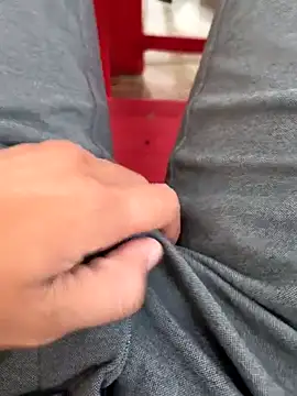 Snapshot of Castrol1289 chatting on 02/17/26, 06:21 Castrol1289 online show from 02/17/26, 06:21