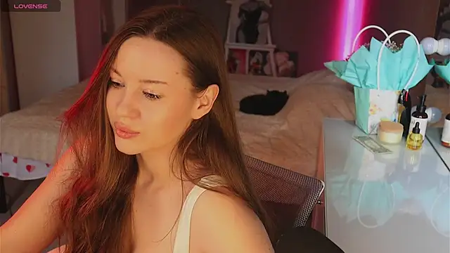 Alisia here online show from 04/14/26, 11:27