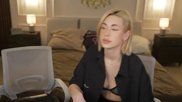 Snapshot of Zlata_Sky chatting on 02/02/26, 03:33 Zlata Sky online show from 02/02/26, 03:33