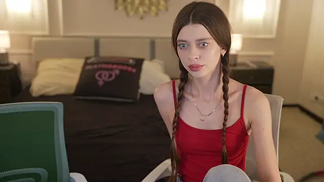 Snapshot of Zlata_Sky chatting on 02/13/26, 03:41 Zlata Sky online show from 02/13/26, 03:41