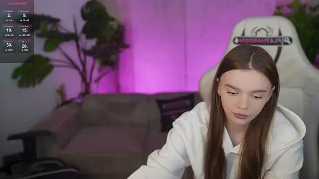 Snapshot of Zlata_Sky chatting on 04/24/26, 02:52 Zlata Sky online show from 04/24/26, 02:52