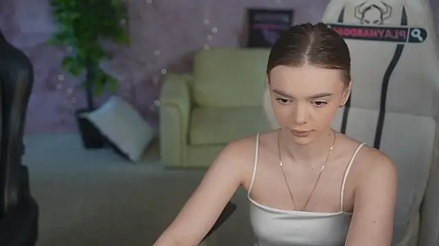 Snapshot of Zlata_Sky chatting on 07/31/26, 02:49 Zlata Sky online show from 07/31/26, 02:49