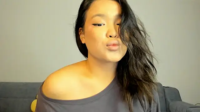 luna yum online show from 02/10/26, 07:29