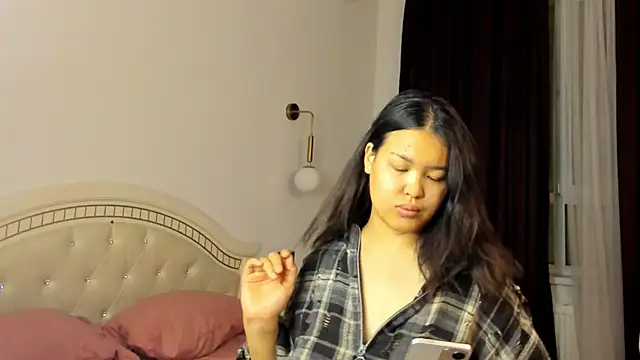 luna yum online show from 02/12/26, 07:09