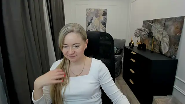 CharlotteKerti online show from 04/21/26, 11:38