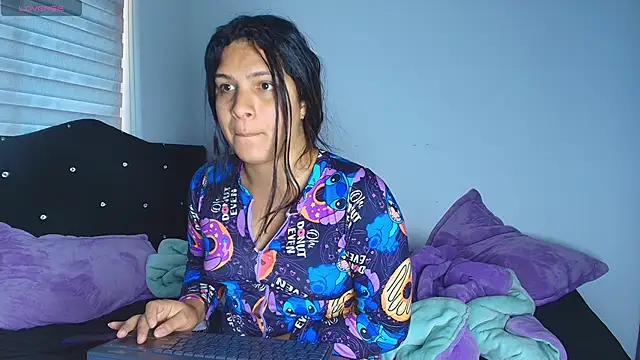 Snapshot of alys_love chatting on 02/24/26, 07:01 alys love online show from 02/24/26, 07:01