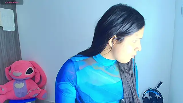 Snapshot of alys_love chatting on 05/31/26, 05:20 alys love online show from 05/31/26, 05:20