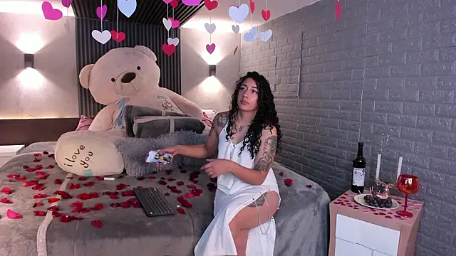 Snapshot of Magic_ivone chatting on 02/14/26, 12:13 Magic ivone online show from 02/14/26, 12:13