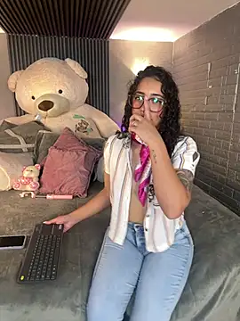 Snapshot of Magic_ivone chatting on 03/19/26, 11:47 Magic ivone online show from 03/19/26, 11:47