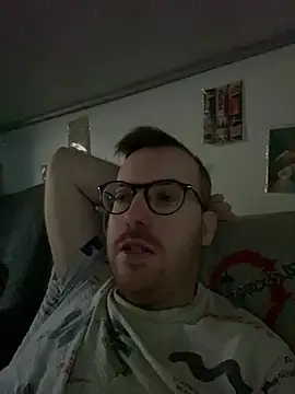 Snapshot of io1Elian chatting on 03/31/26, 03:01 io1Elian online show from 03/31/26, 03:01