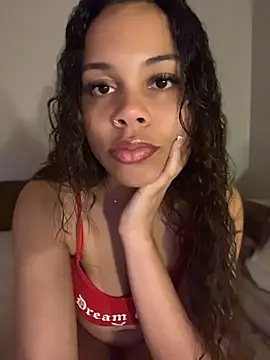 Snapshot of Petite_Baddie chatting on 06/15/26, 04:47 Petite Baddie online show from 06/15/26, 04:47