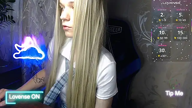 Snapshot of Shiny_Victoria chatting on 06/20/26, 07:22 Shiny Victoria online show from 06/20/26, 07:22