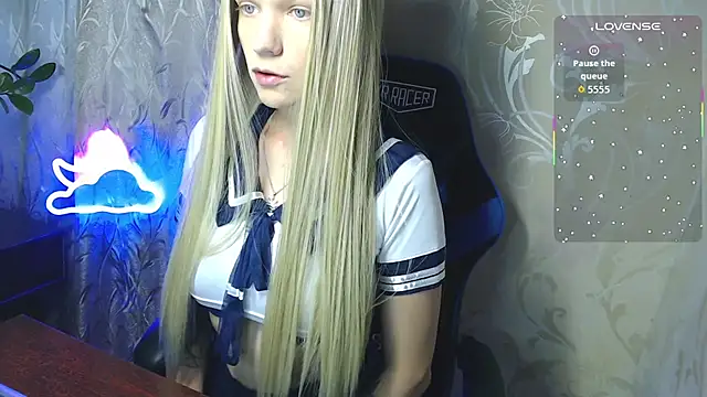Snapshot of Shiny_Victoria chatting on 07/17/26, 09:05 Shiny Victoria online show from 07/17/26, 09:05