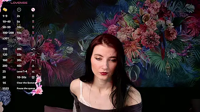 NicoleLuxe online show from 04/24/26, 07:05