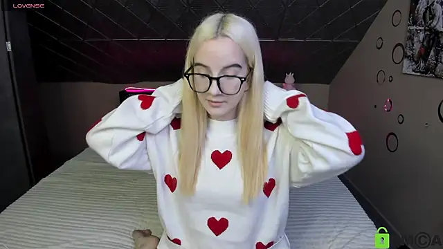 Naomi1Hinata online show from 04/17/26, 01:30