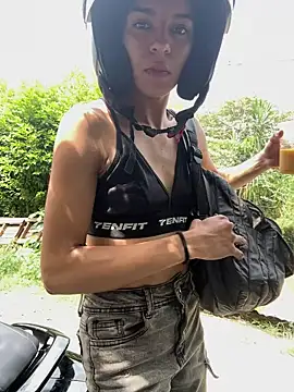 Snapshot of NaniBlossomX chatting on 02/19/26, 06:37 NaniBlossomX online show from 02/19/26, 06:37