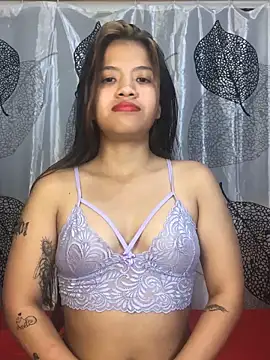 Snapshot of Vilu_and_Xuxi_ chatting on 04/19/26, 11:18 Vilu and Xuxi online show from 04/19/26, 11:18