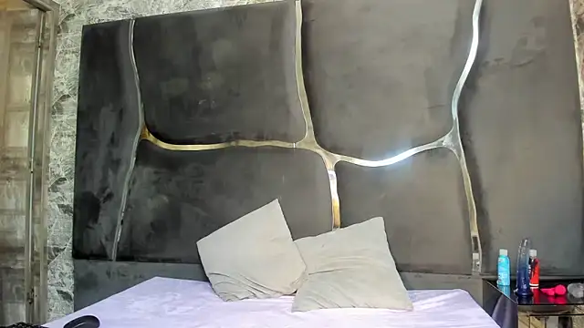 Snapshot of SaxxybunnyAndJayzzy chatting on 03/25/26, 10:38 SaxxybunnyAndJayzzy online show from 03/25/26, 10:38