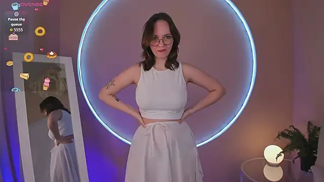 Snapshot of Crystal_lovley chatting on 03/04/26, 09:43 Crystal lovley online show from 03/04/26, 09:43