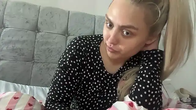 Snapshot of kirstiex chatting on 02/03/26, 02:53 kirstiex online show from 02/03/26, 02:53