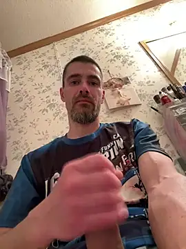 Snapshot of tommattsonn chatting on 04/14/26, 04:13 tommattsonn online show from 04/14/26, 04:13