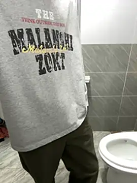 Snapshot of gold221298 chatting on 02/15/26, 02:14 gold221298 online show from 02/15/26, 02:14