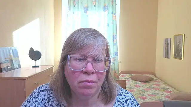 Snapshot of Emma_Eclipsee chatting on 02/18/26, 11:06 Emma Eclipsee online show from 02/18/26, 11:06