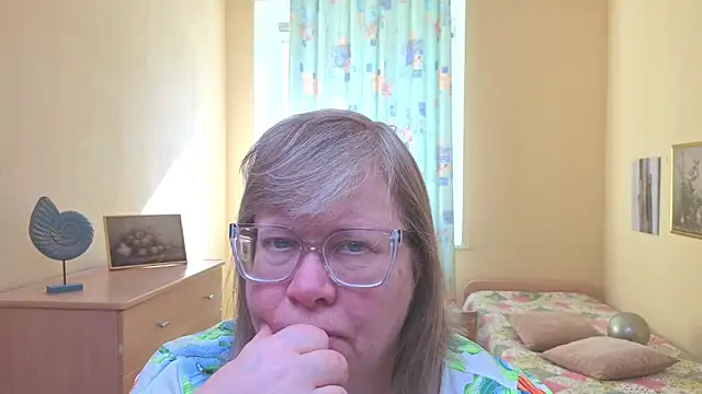 Snapshot of Emma_Eclipsee chatting on 03/07/26, 10:12 Emma Eclipsee online show from 03/07/26, 10:12