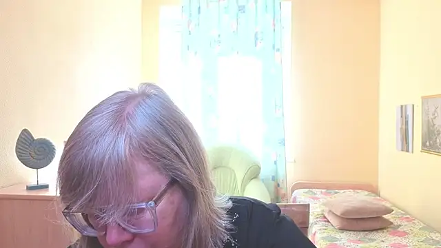 Snapshot of Emma_Eclipsee chatting on 03/08/26, 10:52 Emma Eclipsee online show from 03/08/26, 10:52