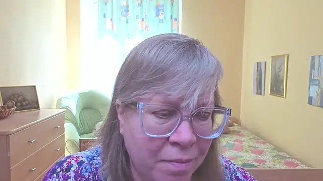 Snapshot of Emma_Eclipsee chatting on 03/29/26, 10:48 Emma Eclipsee online show from 03/29/26, 10:48