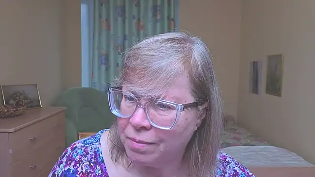 Snapshot of Emma_Eclipsee chatting on 04/01/26, 10:49 Emma Eclipsee online show from 04/01/26, 10:49