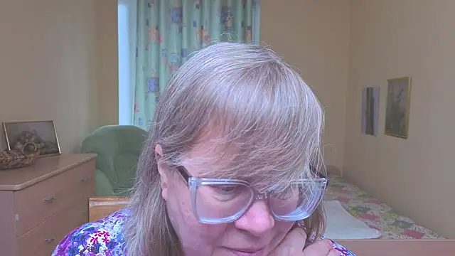 Snapshot of Emma_Eclipsee chatting on 04/01/26, 01:41 Emma Eclipsee online show from 04/01/26, 01:41