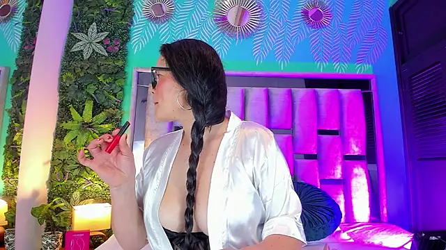 Snapshot of Mari_cooper1 chatting on 03/09/26, 12:20 Mari cooper1 online show from 03/09/26, 12:20