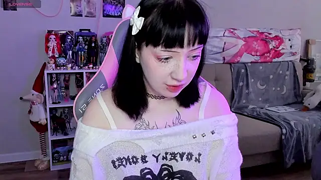 Snapshot of MollysLand chatting on 02/06/26, 07:45 MollysLand online show from 02/06/26, 07:45