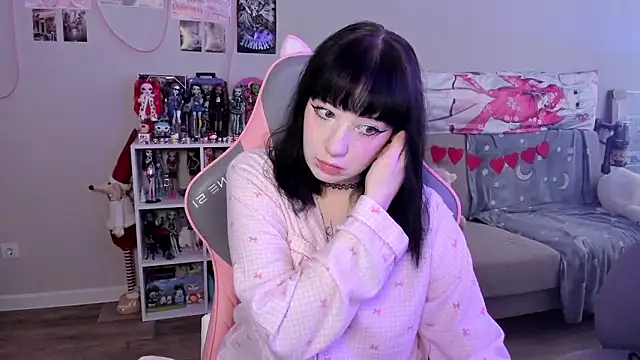 Snapshot of MollysLand chatting on 02/24/26, 07:39 MollysLand online show from 02/24/26, 07:39