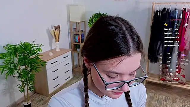 Snapshot of MirthaZien chatting on 04/13/26, 01:11 MirthaZien online show from 04/13/26, 01:11