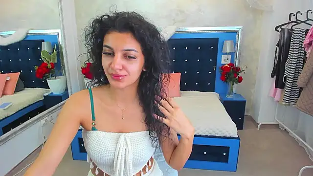 YasmineDelight online show from 02/04/26, 09:15