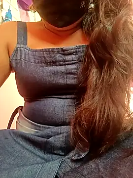 Snapshot of vyshali_vyshu chatting on 02/06/26, 11:35 vyshali vyshu online show from 02/06/26, 11:35